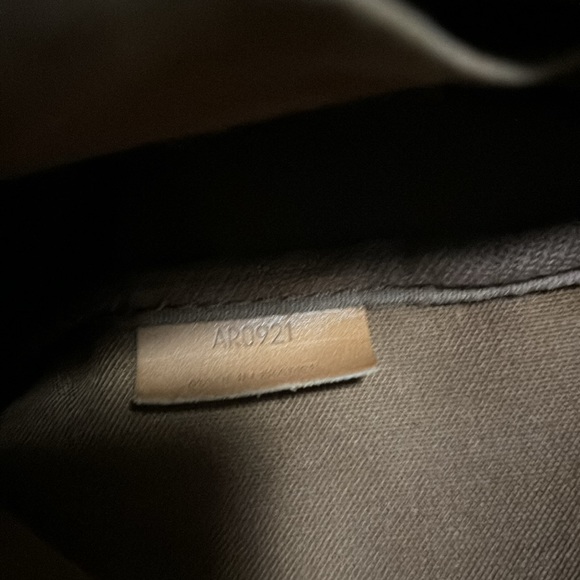 LOUIS VUITTON Saumur 30 Monogram Canvas Bag - Picture 15 of 16